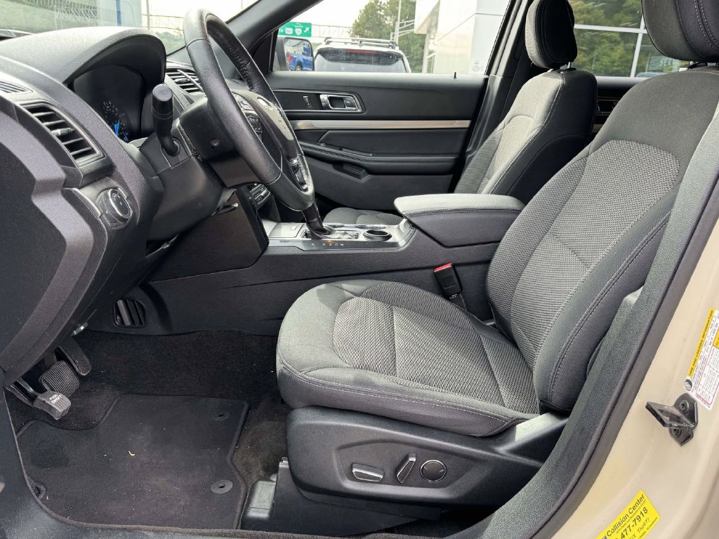 Used 2018 Ford Explorer XLT FWD image 21