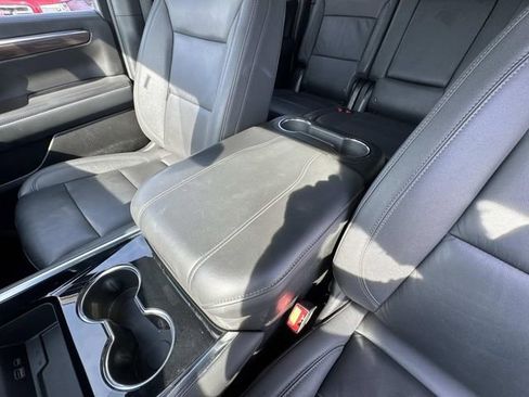 Used 2025 Chevrolet Suburban Z71 image 52