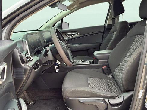 Used 2025 Kia Sportage LX image 13