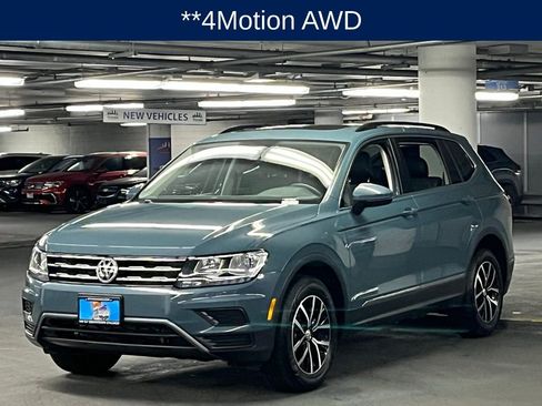 Used 2021 Volkswagen Tiguan SE w/ Panoramic Sunroof Package image 3
