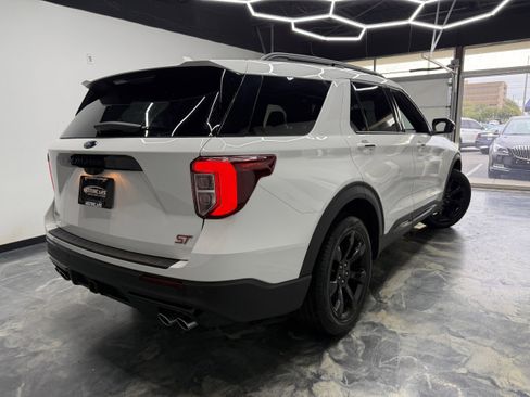Used 2023 Ford Explorer ST w/ ST Appearance Package AWD/4WD image 5