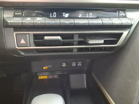 Used 2025 Toyota Camry LE FWD image 23
