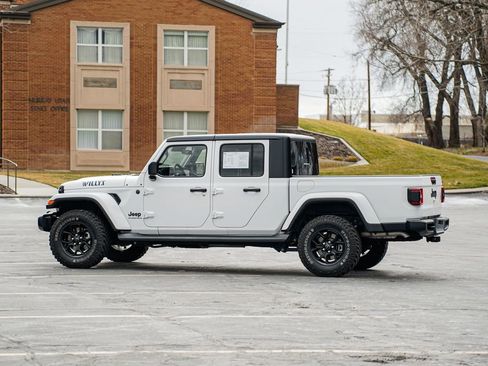Used 2025 Jeep Gladiator Willys image 8