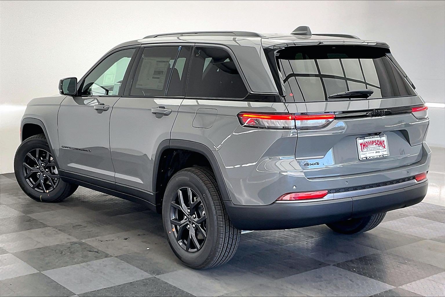 New 2027 Jeep Grand Cherokee 4WD image 2