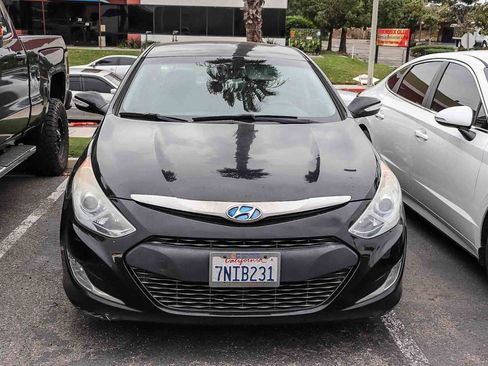 Used 2015 Hyundai Sonata Hybrid image 2