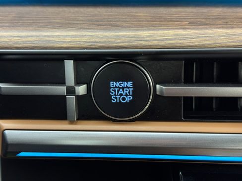 Used 2024 Hyundai Santa Fe Limited image 23