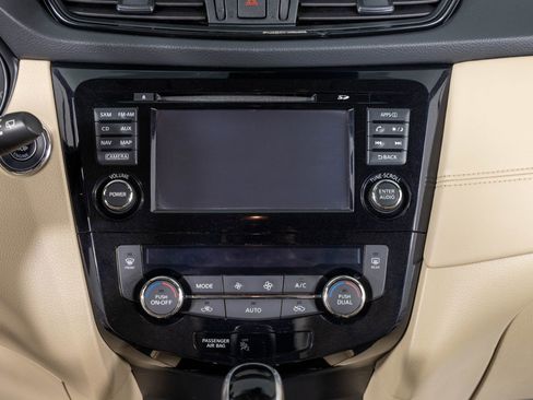 Used 2017 Nissan Rogue SL image 35