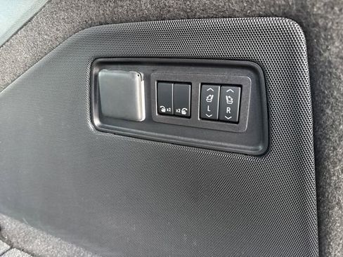 Used 2023 Cadillac Escalade Premium Luxury Platinum image 31