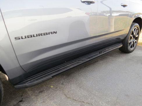 Certified 2022 Chevrolet Suburban RST w/ Luxury Package image 11