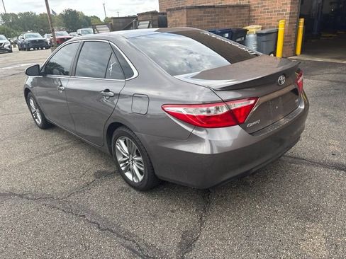 Used 2016 Toyota Camry SE w/ Moonroof Package FWD image 4