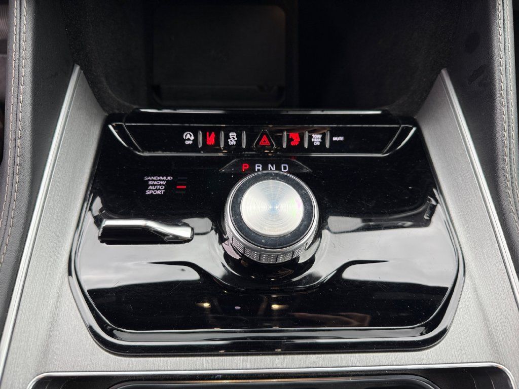 Used 2025 Jeep Wagoneer Series II AWD/4WD image 32