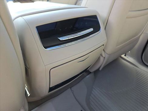 Used 2023 Cadillac Escalade Premium Luxury Platinum AWD/4WD image 17
