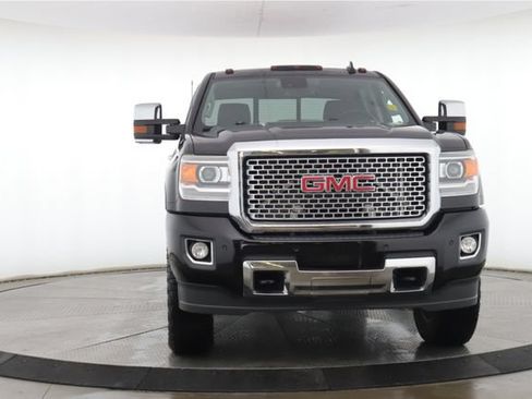 Used 2016 GMC Sierra 2500 Denali w/ Duramax Plus Package AWD/4WD image 12