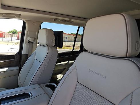 Certified 2023 GMC Yukon XL Denali w/ Denali Reserve Package AWD/4WD image 11