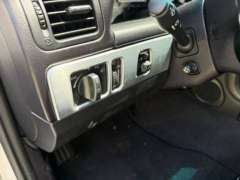 Used 2004 Ford Thunderbird RWD image 27