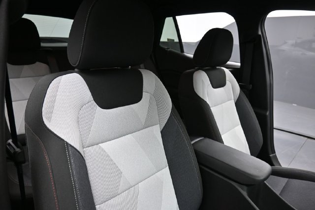 Used 2024 Chevrolet Trax RS w/ Driver Confidence Package FWD image 32