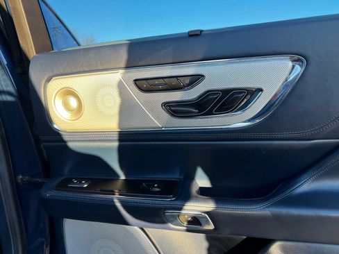 Used 2017 Lincoln Continental Black Label w/ Rear-seat Package image 21