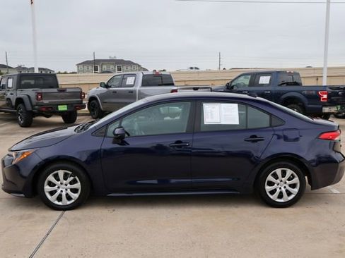 Used 2025 Toyota Corolla LE image 3