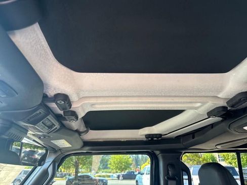 New 2025 Jeep Gladiator Sport image 23