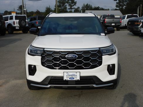 New 2025 Ford Explorer Platinum image 3