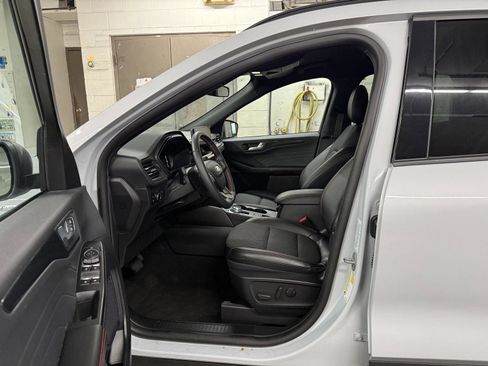 Used 2025 Ford Escape ST-Line w/ Equipment Group 301A FWD image 24