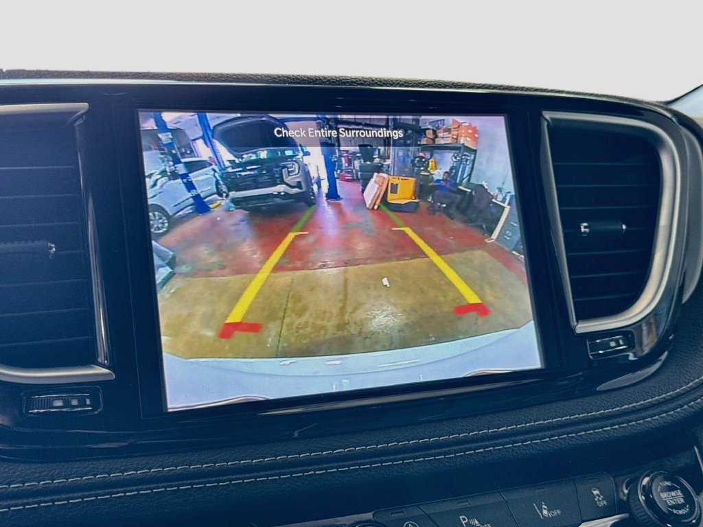 Used 2025 Chrysler Pacifica Limited FWD image 14