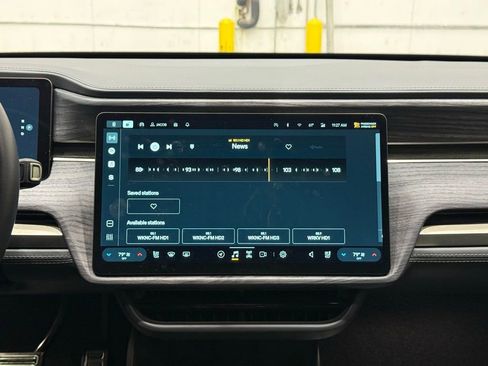 Used 2022 Rivian R1T Adventure image 22