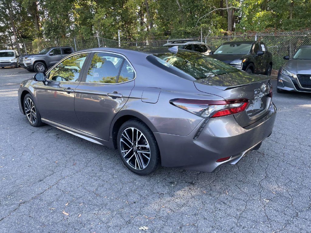 Used 2024 Toyota Camry SE w/ Convenience Package FWD image 4