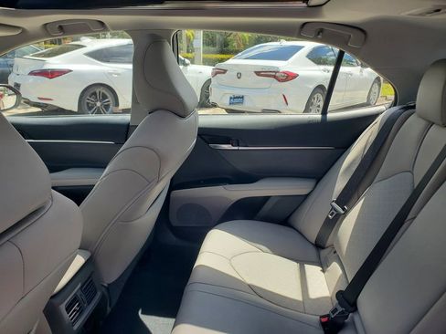 Used 2018 Toyota Camry XSE image 11