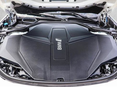 Certified 2024 BMW i7 xDrive60 RWD image 29