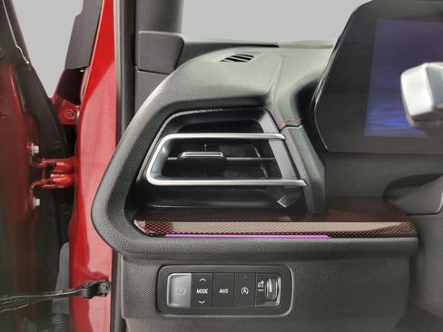 Used 2024 Chevrolet Traverse RS image 11