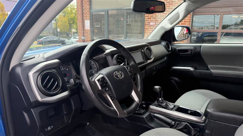 Used 2017 Toyota Tacoma SR5 AWD/4WD image 24