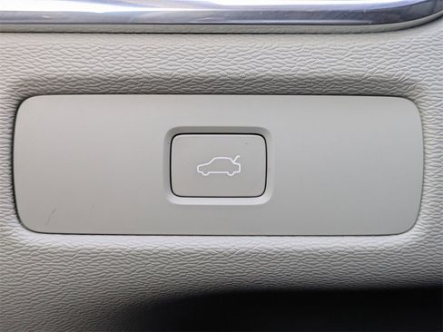 Certified 2024 Volvo XC60 B5 Core w/ Protection Package Premier image 32