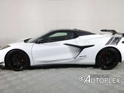 Used 2025 Chevrolet Corvette Z06 w/ Z07 Performance Package RWD image 10