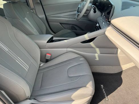 Used 2024 Hyundai Elantra SEL w/ Convenience Package FWD image 7