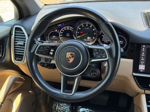 Used 2019 Porsche Cayenne E-Hybrid w/ Premium Plus Package AWD/4WD image 30