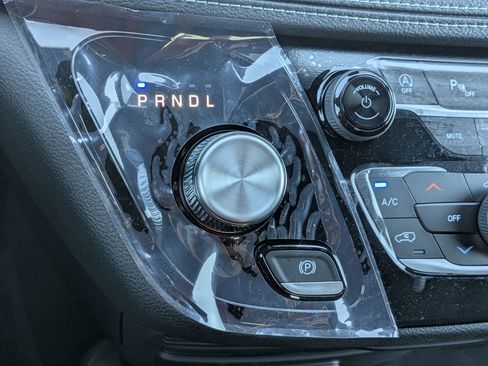 New 2026 Chrysler Pacifica Select AWD/4WD image 15