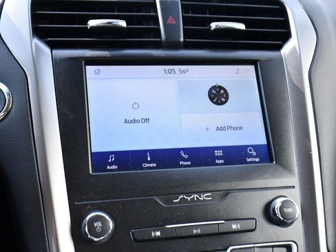 Used 2020 Ford Fusion SE image 24