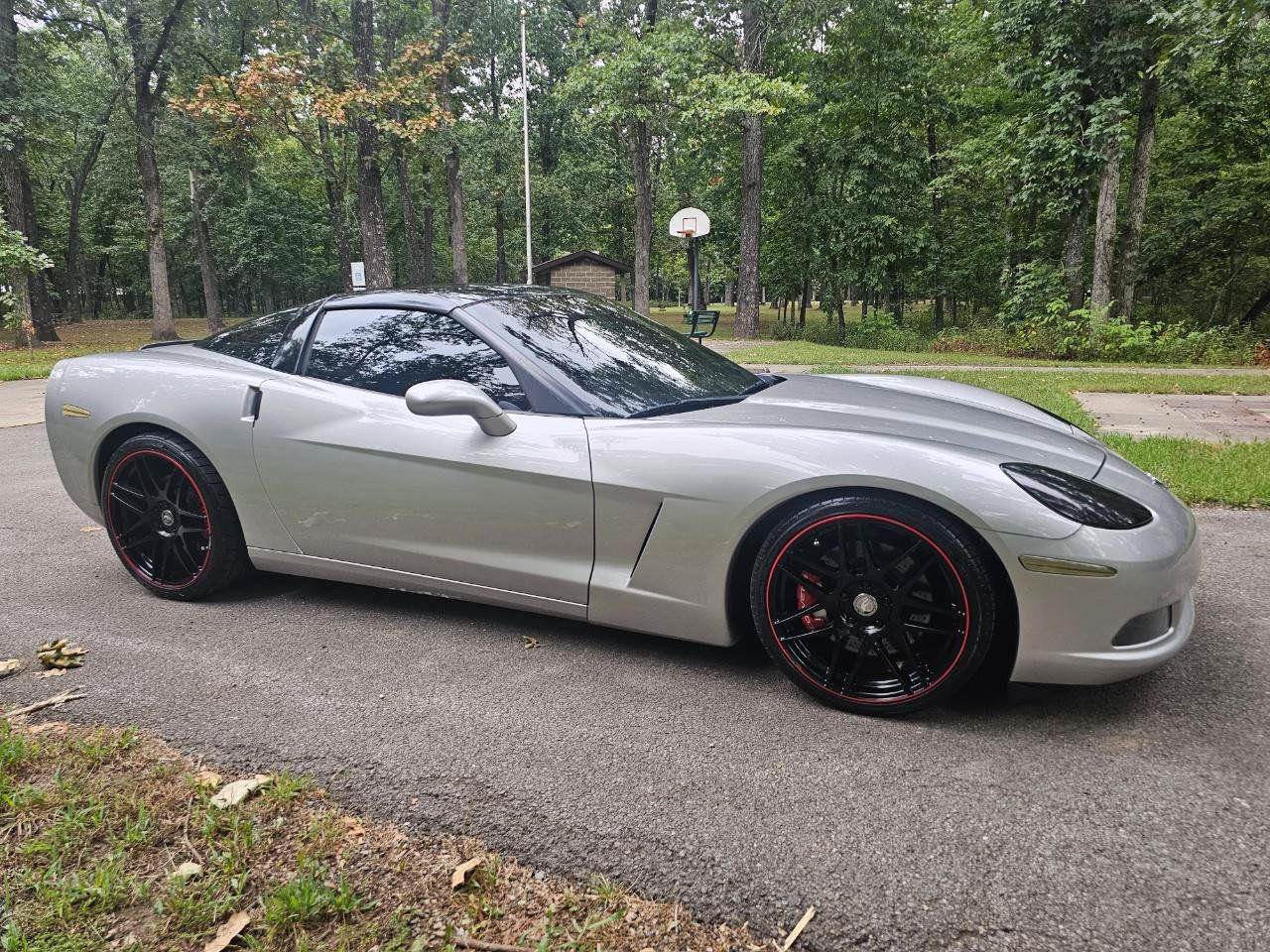 Used 2005 Chevrolet Corvette Coupe w/ Preferred Equipment Group RWD image 2