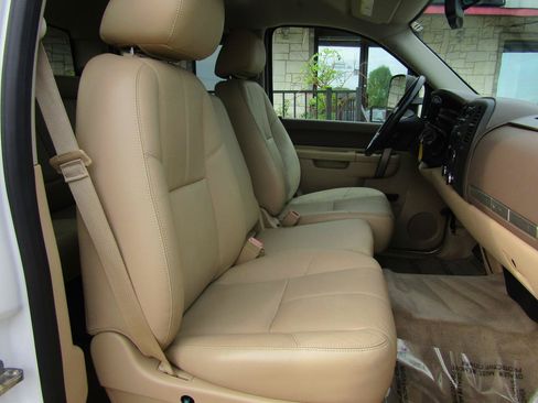 Used 2014 Chevrolet Silverado 2500 LT w/ Interior Plus Package RWD image 11