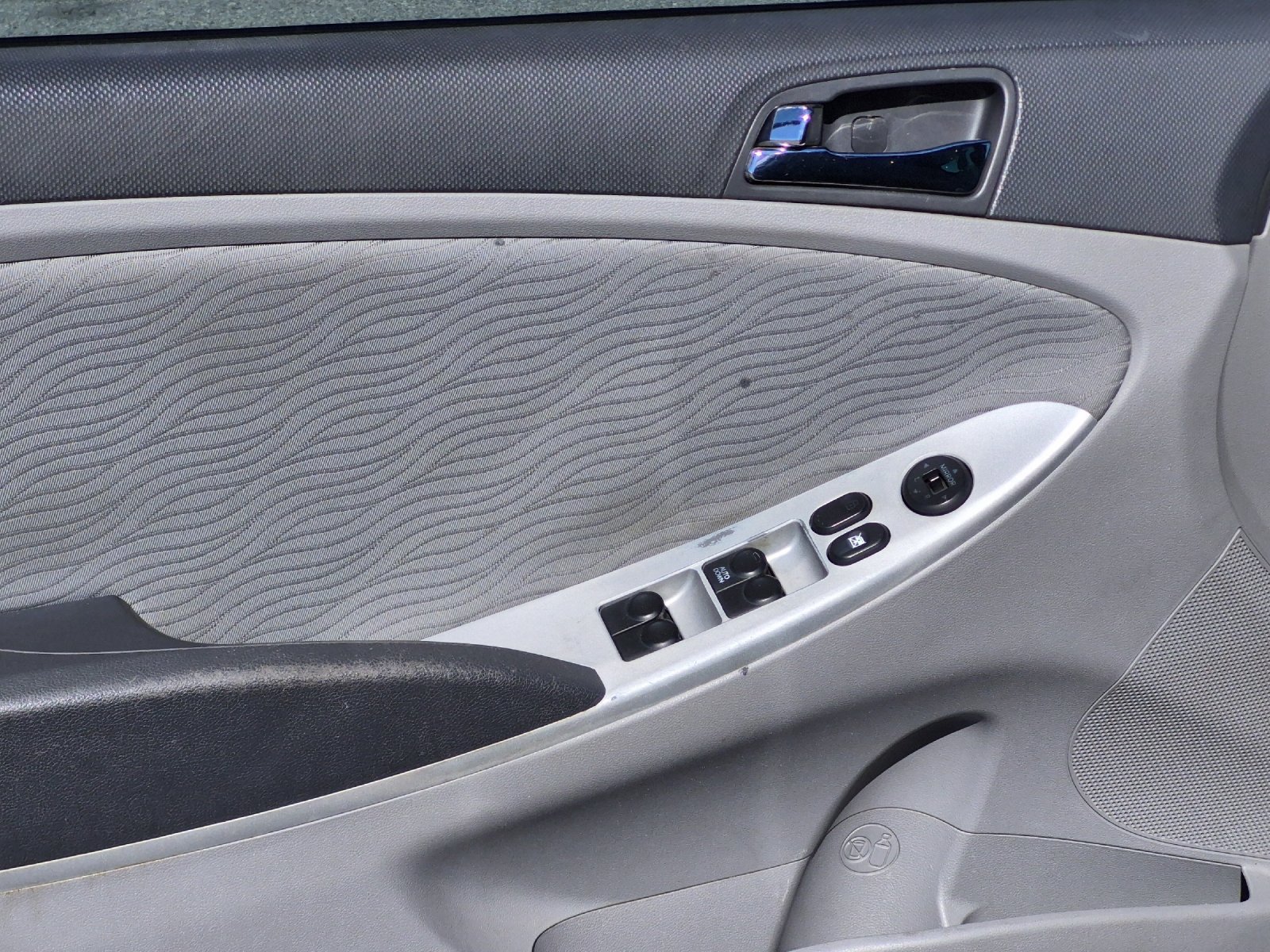 Used 2012 Hyundai Accent GLS FWD image 13