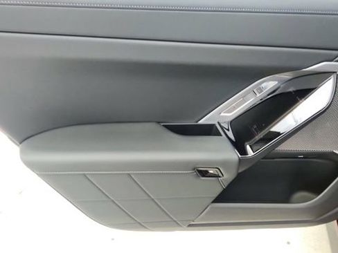 Used 2025 BMW 740i image 33