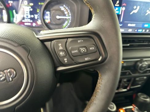 Used 2024 Jeep Wrangler Unlimited image 16