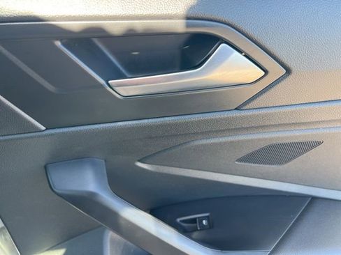 Used 2024 Volkswagen Jetta SE image 28