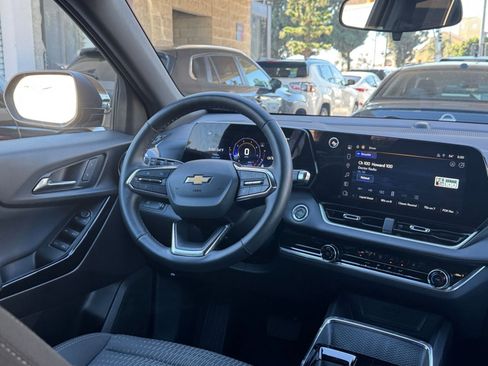 Used 2025 Chevrolet Equinox LT image 33