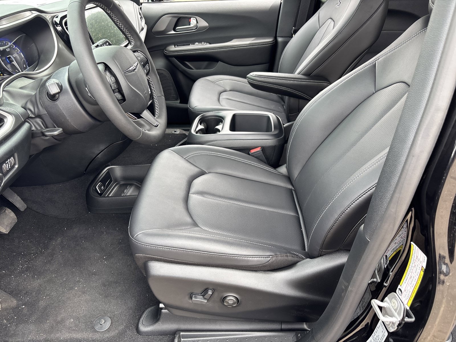 New 2026 Chrysler Pacifica Select w/ S Appearance Package FWD image 16
