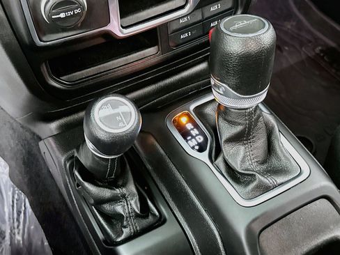 Used 2023 Jeep Gladiator Sport AWD/4WD image 16