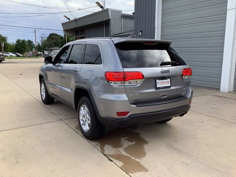 Used 2019 Jeep Grand Cherokee Laredo AWD/4WD image 7