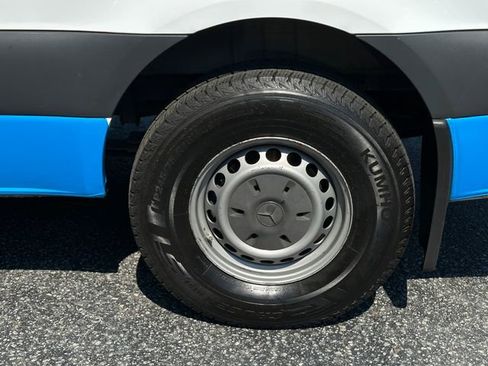 Used 2021 Mercedes-Benz Sprinter 2500 image 12