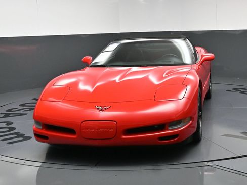 Used 2004 Chevrolet Corvette Convertible w/ Preferred Equipment Group RWD image 5